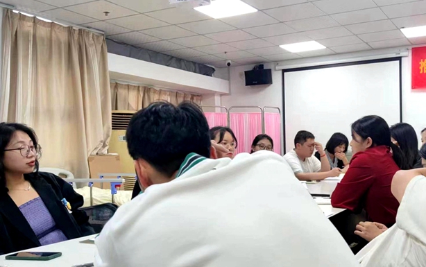 健康产业学院教师座谈会.jpg